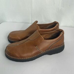 Clarks leather slip on shoes 32716
